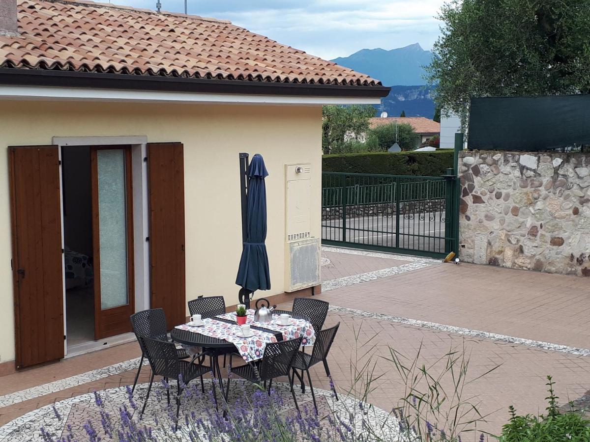 Appartamento Con Giardino A Cisano Di Bardolino Exterior foto